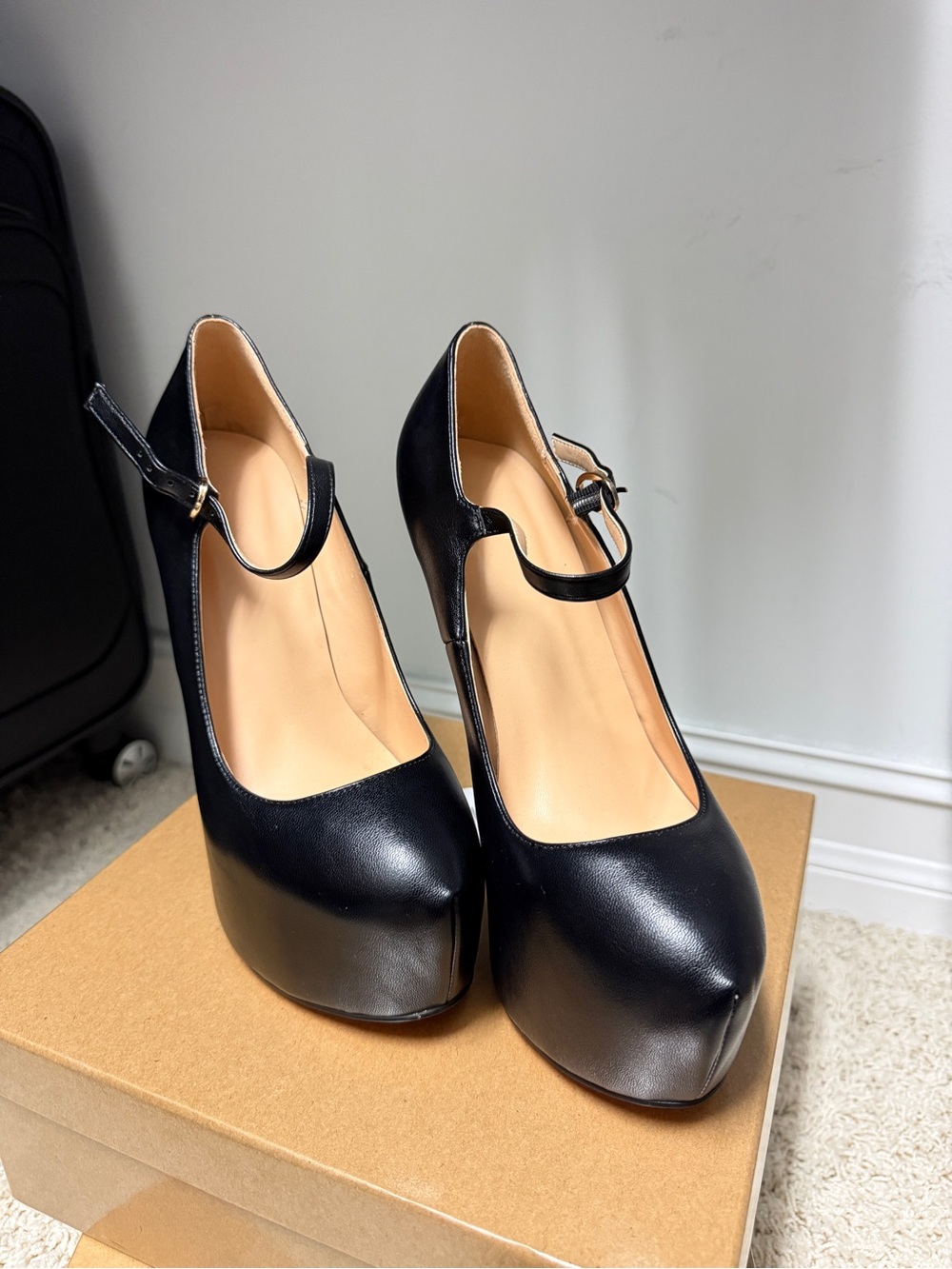 Classic Mary Jane Platform Pumps - Black